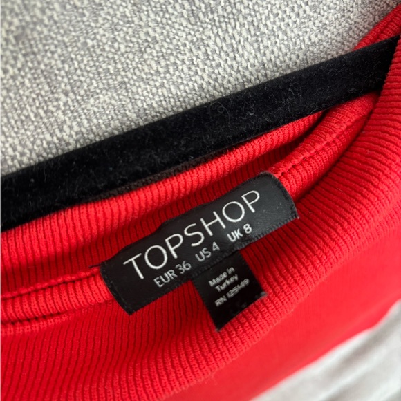 TOPSHOP Off the Shoulder Crop - Picture 2 of 3